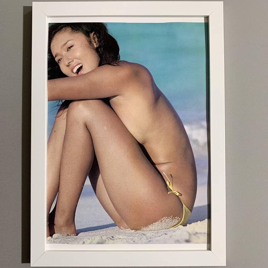 浅野ゆう子 エロ Amazon | 浅野ゆう子水着グラビアB5額装品当時物貴重写真ノーブラビキニセクシー女優美女レトロ G452 | アイドル・芸能人グッズ 通販