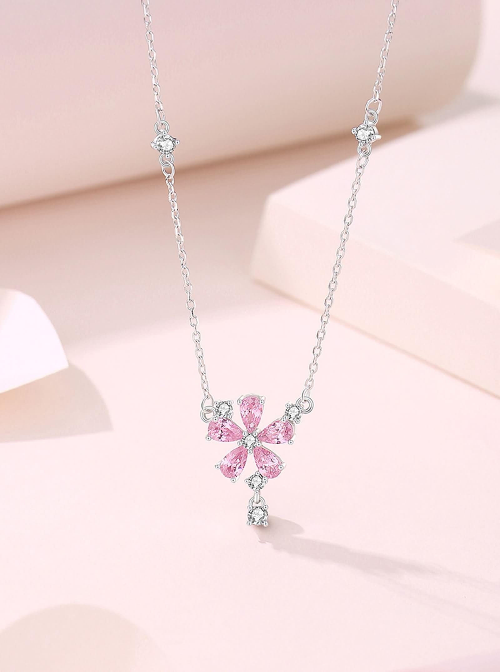 Collar con colgante de oro blanco de 9 Kt/14 Kt/18 quilates para mujer, flor con zafiro rosa y moissanita de 1,5 quilates, cadena de collar rosa plateado para mujer