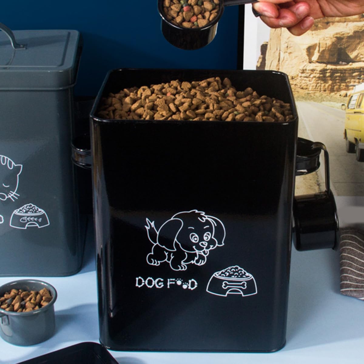 Contenedor de Comida para Perros de Metal Negro Tapa Hermética, Balde de Almacenamiento de Alimentos para Mascotas de Gran Capacidad, Resistente y Multifuncional para Uso
