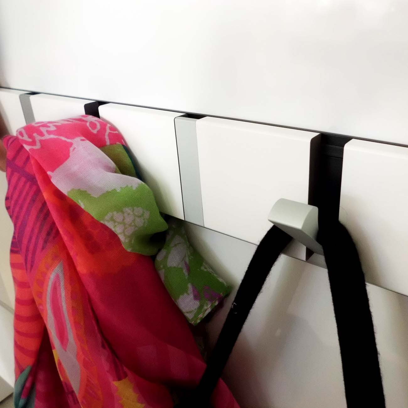 LoCa Garderobe Knax 6 weiß (Haken klappbar Alu) Garderoben-Leiste Kleiderhaken Flur modern Garderobenpaneel