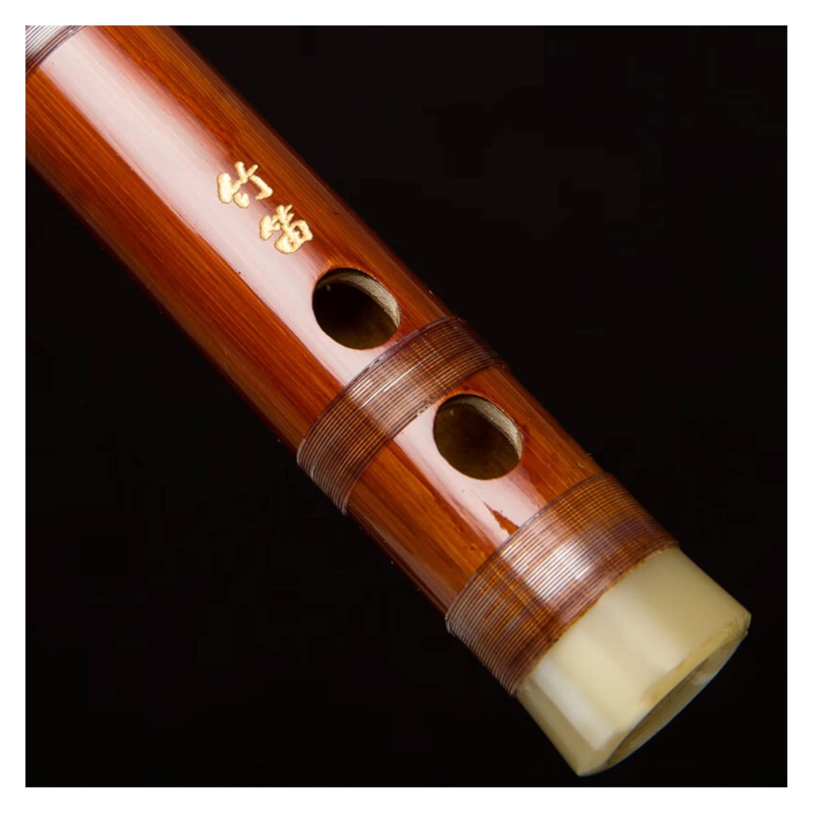 flauto di bambù Pratica per principianti di flauto traverso con flauto di bambù che suona lo strumento flauto di bambù(D key)