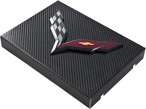 Cubierta de caja de fusibles de fibra de carbono negra con emblema de banderas cruzadas negras hecho para C7 Corvette