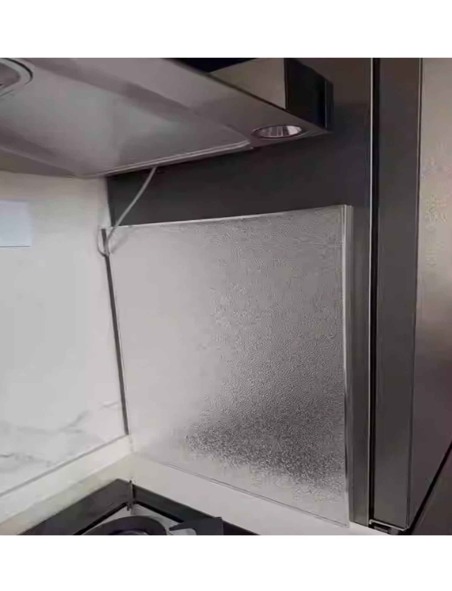 Panel ochrony termicznej, trudnopalna aluminiowa mata ochronna termiczna - samoprzylepna osłona przeciwbryzgowa do blatów roboczych, lodówek i szafek, magnetyczna, 60 x 30 cm - Ochrona