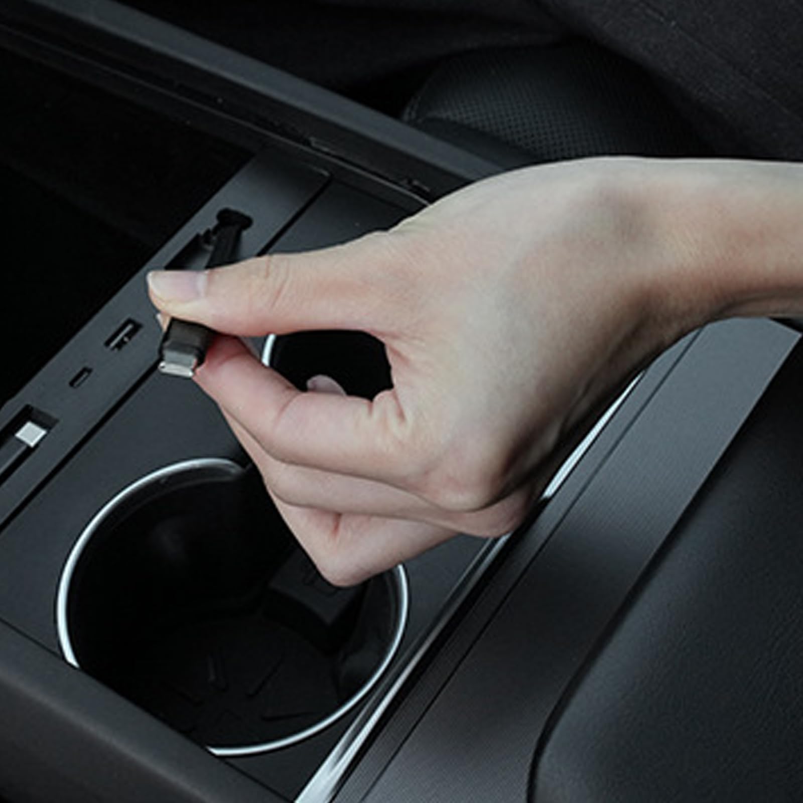 Koncentrator USB do wieloportowej stacji dokującej do ładowarki Tesla | Precyzyjnie dopasowana konstrukcja – specjalnie uformowana dla konsoli ModelY/YL/3, pasuje do wnętrza z eleganckim matowym