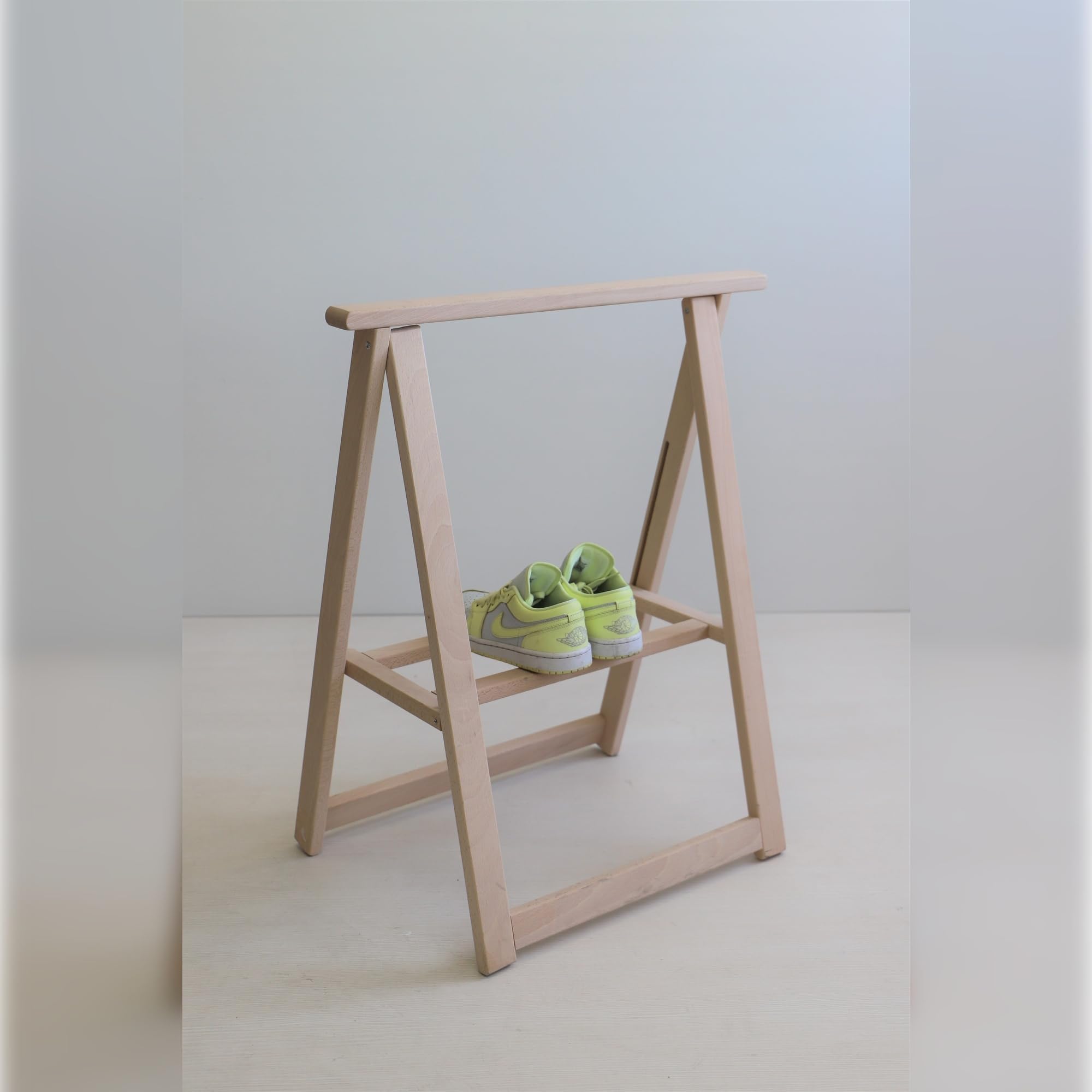 WELL HOME MOBILIARIO & DECORACIÓN Caballete de haya bajo 73cm acabado SIN barniz