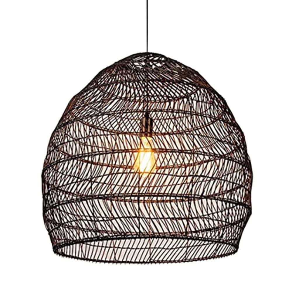 Lampe suspendue vintage en rotin pour remplacer un plafonnier classique de salon