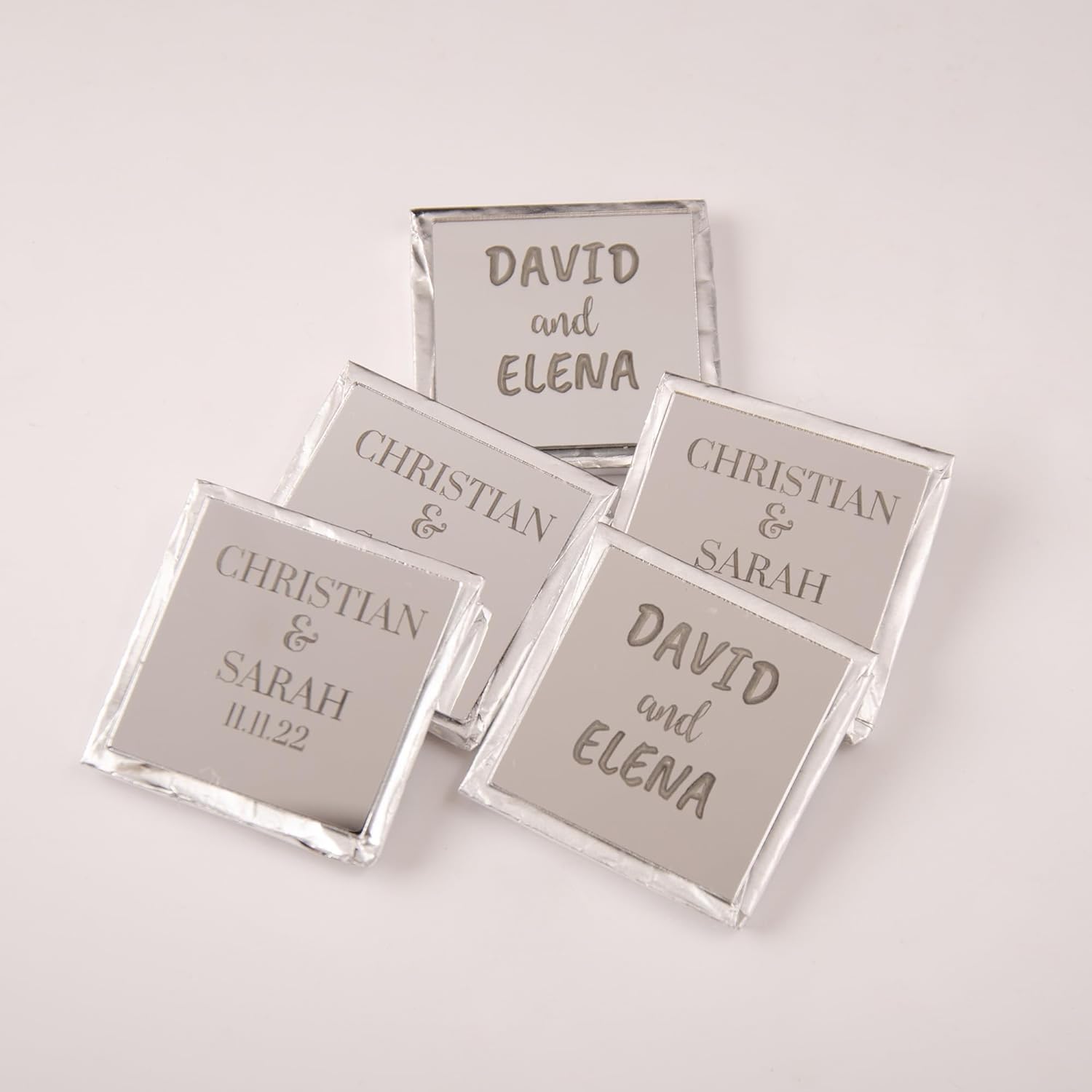 Satz von 50 personalisierte Pralinen für Hochzeit Gefälligkeiten, Verlobung Pralinen, Bulk-Geschenke für die Gäste als Partygeschenke
