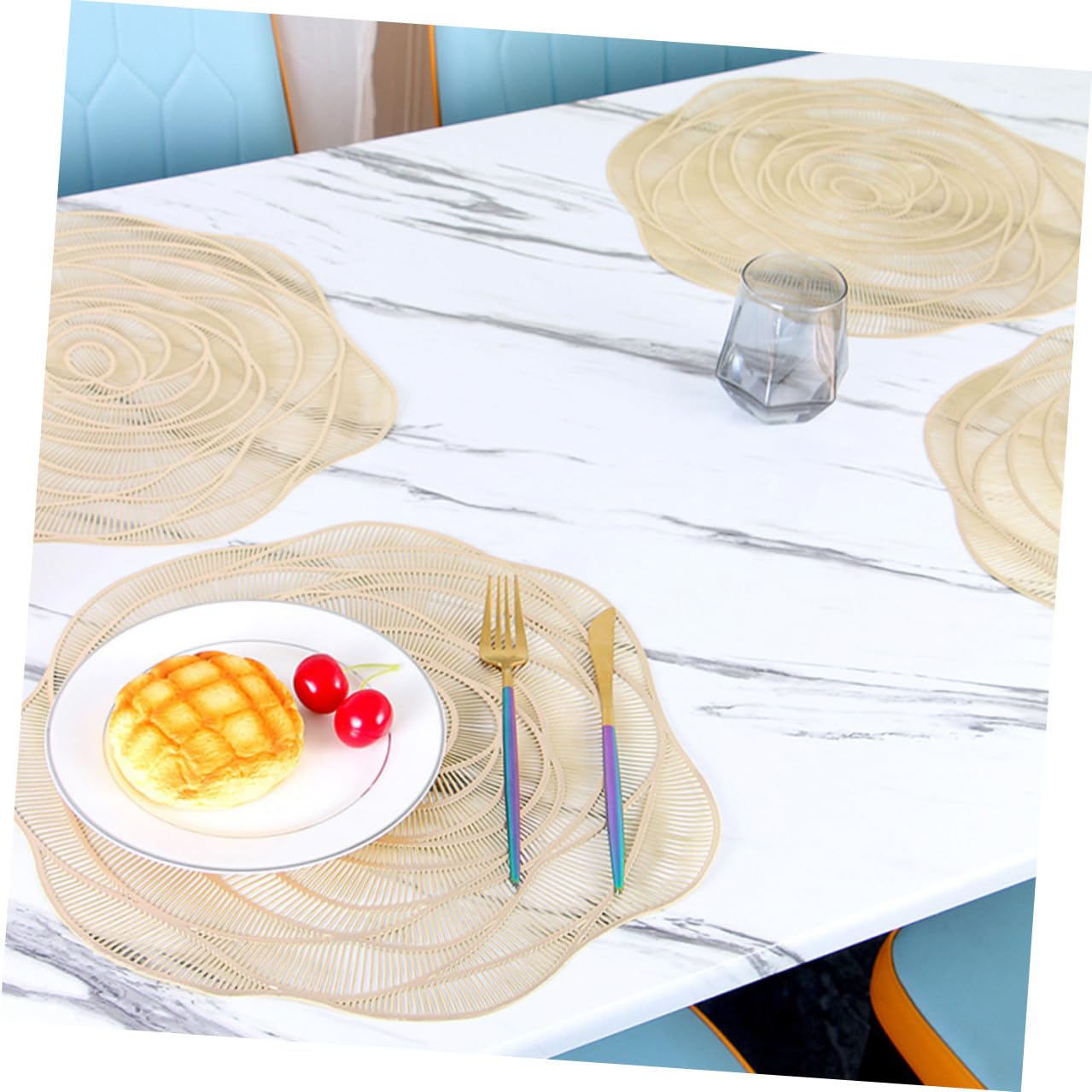 Manteles Individuales Huecos de PVC Diseño de Rosa Dorada 38 Cm, Antideslizantes para Comedor, Posavasos Decorativos para Fiestas y San Valentín, Pack de 6 Unidades