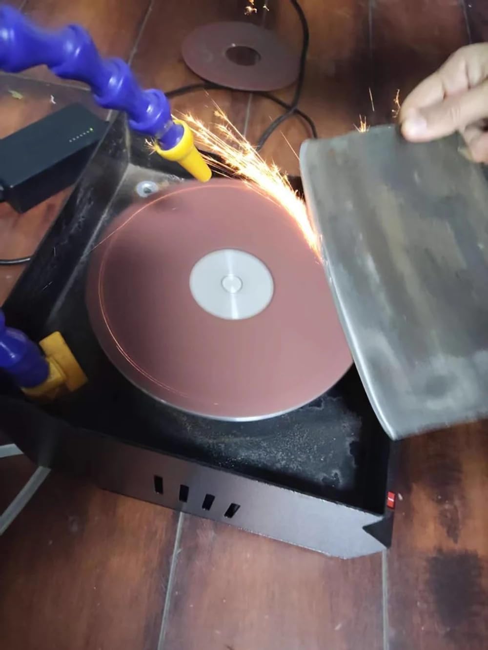 Afilador de Cuchillos Eléctrico Refrigerado Por Agua, Disco de Afilar Húmedo/Seco de 150 mm, Sistema de Circulación de Agua de Un Toque Y Velocidad Ajustable.