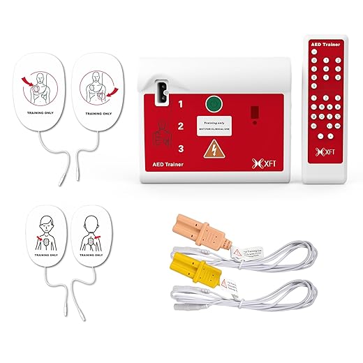 Universal AED Trainer Deutsch, XFT-120C AED Trainingsgerät 10 Verschiedene Szenarien Deutsch&Englisch Sprachansagen mit Fernbedienung AED-Trainer mit CPR Lehrgerät für Erste-Hilfe-Schulungen