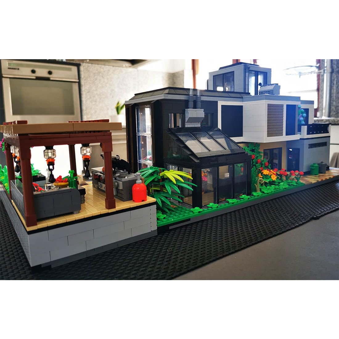 MOC-151755 Architektur Moderne Glasvilla Bausteine Set, Gebäude Haus Modular Buildings Klemmbausteine mit Garten, Home und Büro-Deko & Sammlerstück Geschenk für Erwachsene - 4759 Teile