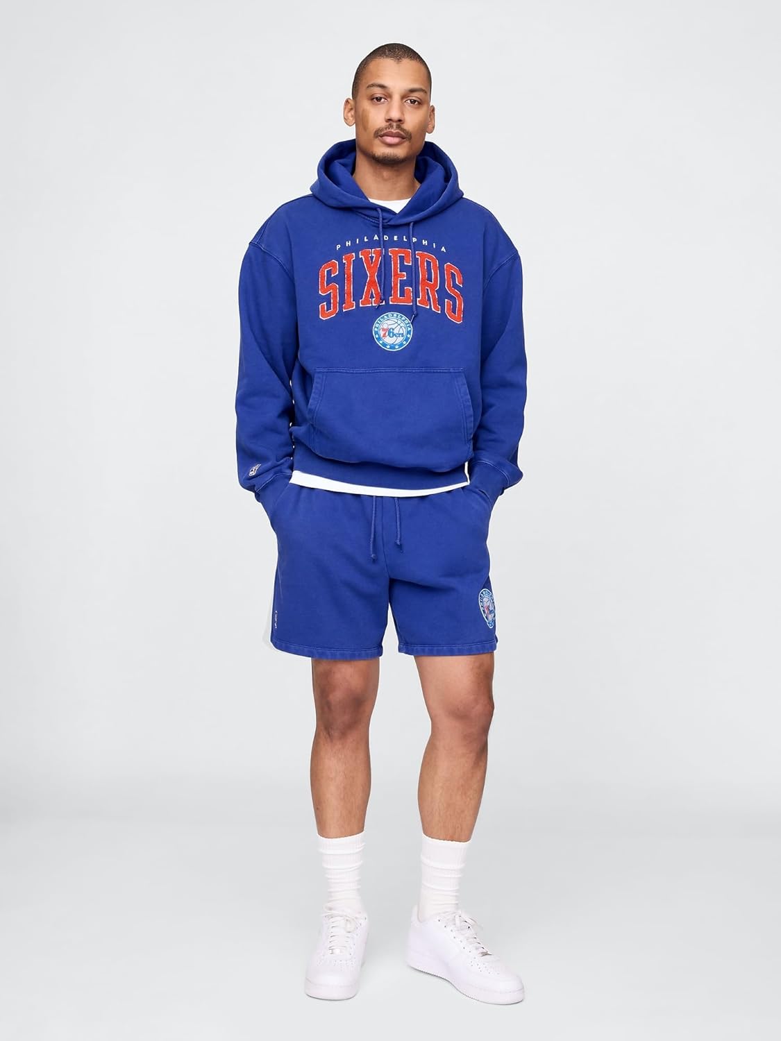 GAP Men's x NBA Graphic Logo Hoodie Sweatshirt - Image 2