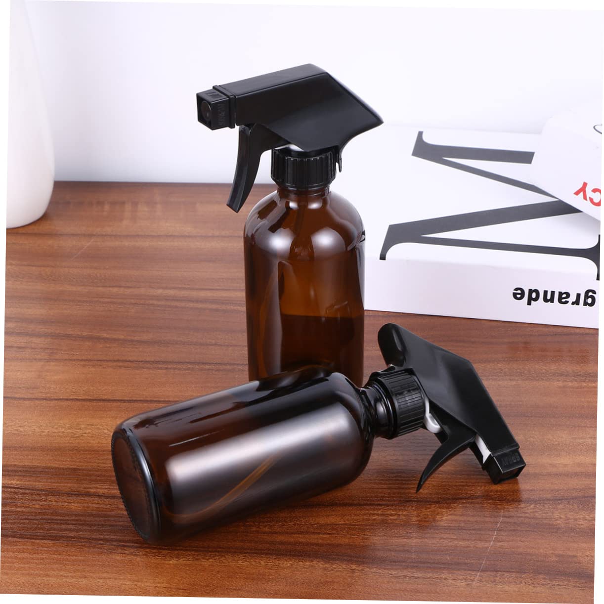 4 Stück Braune 250ml Glas Sprühflaschen Nachfüllbar und Einfach zu Bedienen für Friseursalons und Flüssigkeitsabfüllung