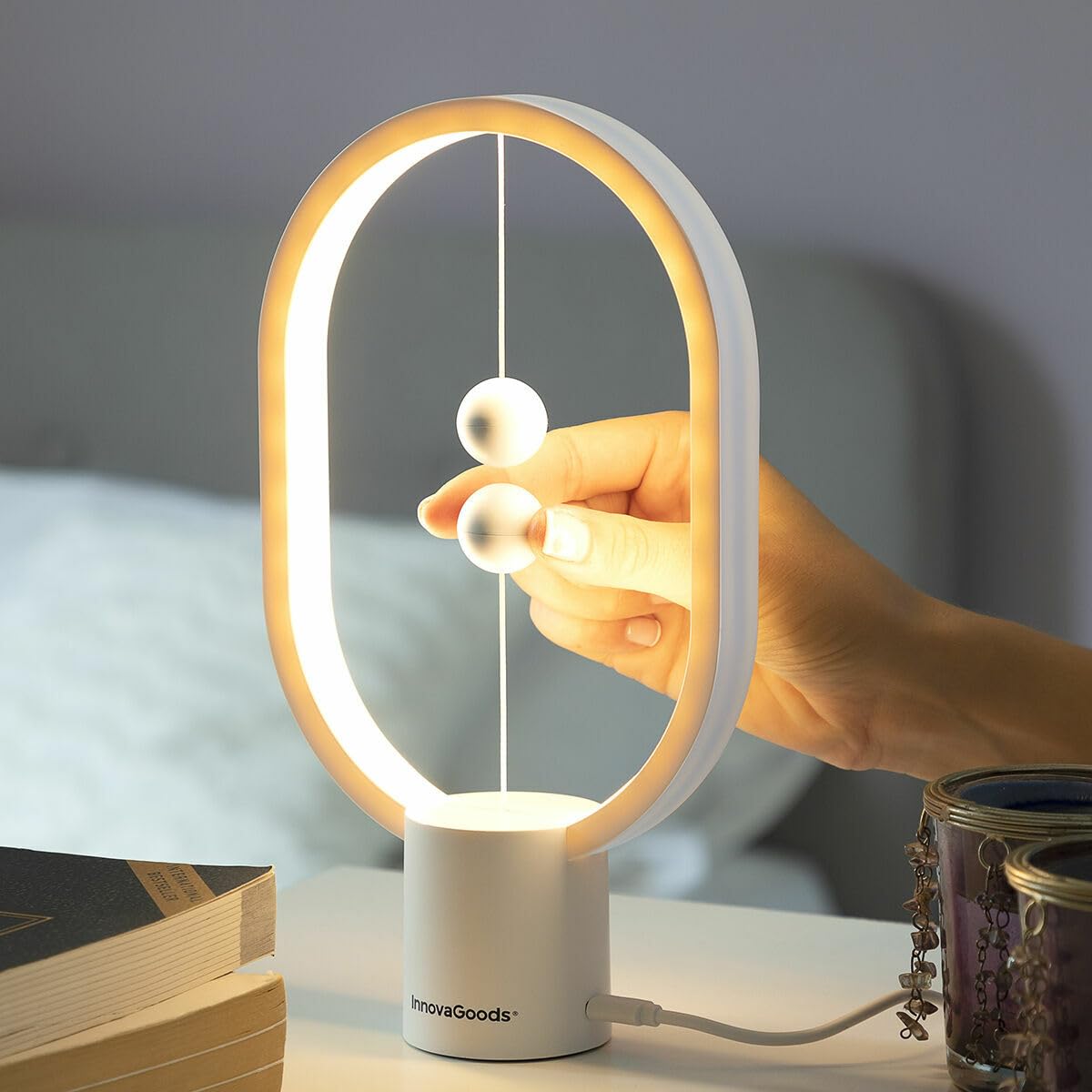InnovaGoods® Lámpara de equilibrio con interruptor magnético, Magilum, ilumina tu hogar de forma original y elegante, con un diseño de equilibrio e interruptor magnético, ideal para el hogar.
