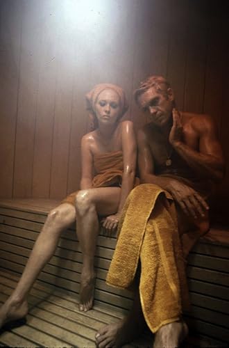Posterazzi Faye Dunaway y Steve McQueen en una sauna (8 x 10)