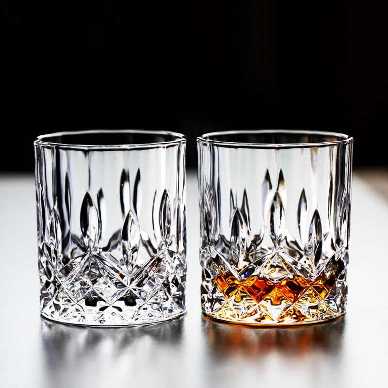 Kristallgläser Whiskybecher aus Kristallglas, 230 ml, Weinbecher, transparentes Trinkgeschirr for Bar/Zuhause, Spirituosenbecher, geprägter Wasserbecher(4pcs)