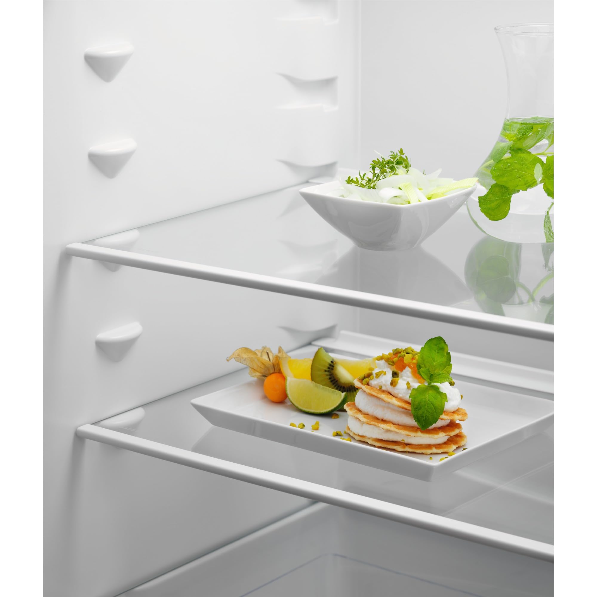Electrolux LRB2AE88S Frigorifero Da Incasso Monoporta, Serie 500, Classe E, Capacità 142 Litri, Illuminazione a LED, Porta reversibile, Silenziosità 36 (dB), 873x548x549 mm