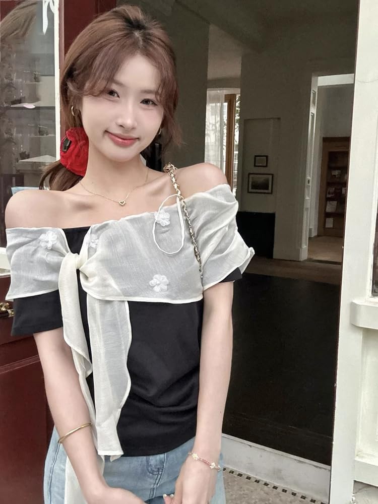 Wearing a Flower Oneshoulder Shortsleeved Tshirt for Womens Summer Loose Shoulder Trumpet Temperament top
