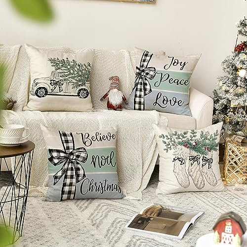 Housses de coussin motif sapin de Noël pour sublimer votre salon pendant les soirées d'hiver - 3