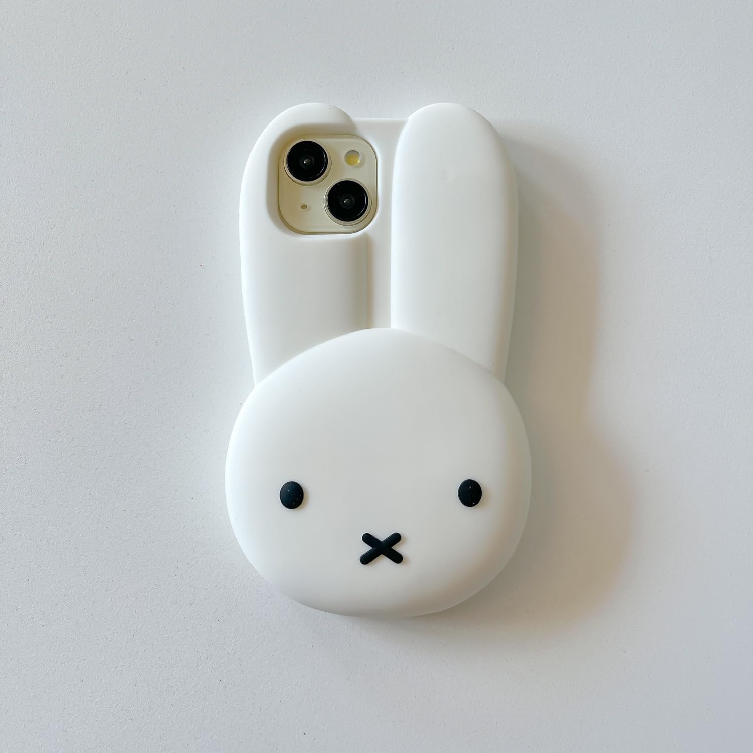 Amazon.co.jp: sosocase 白うさぎの大きな耳シリコンケース iPhone 16