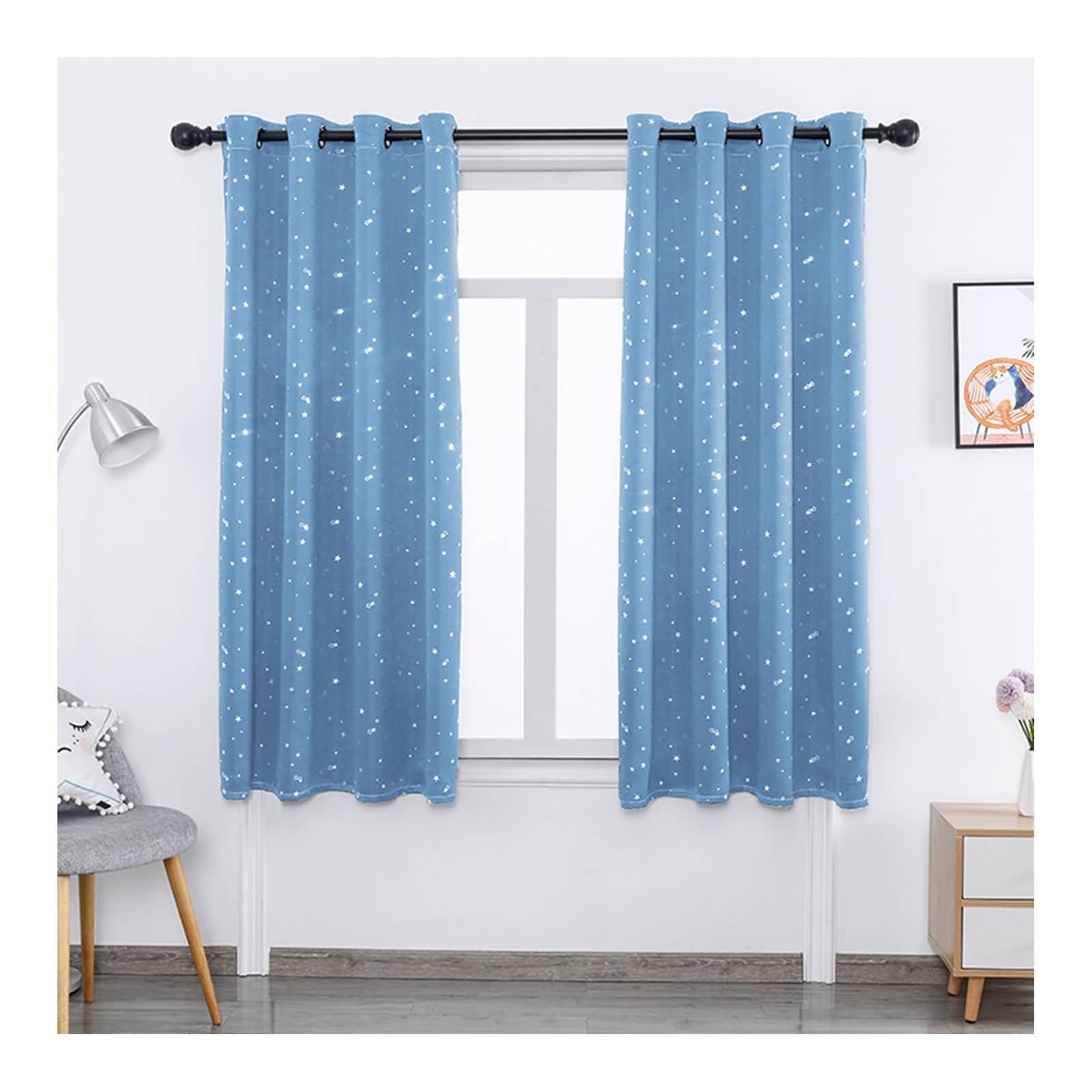 Rideau salon moderne en polyester dense bleu aux finitions soignées