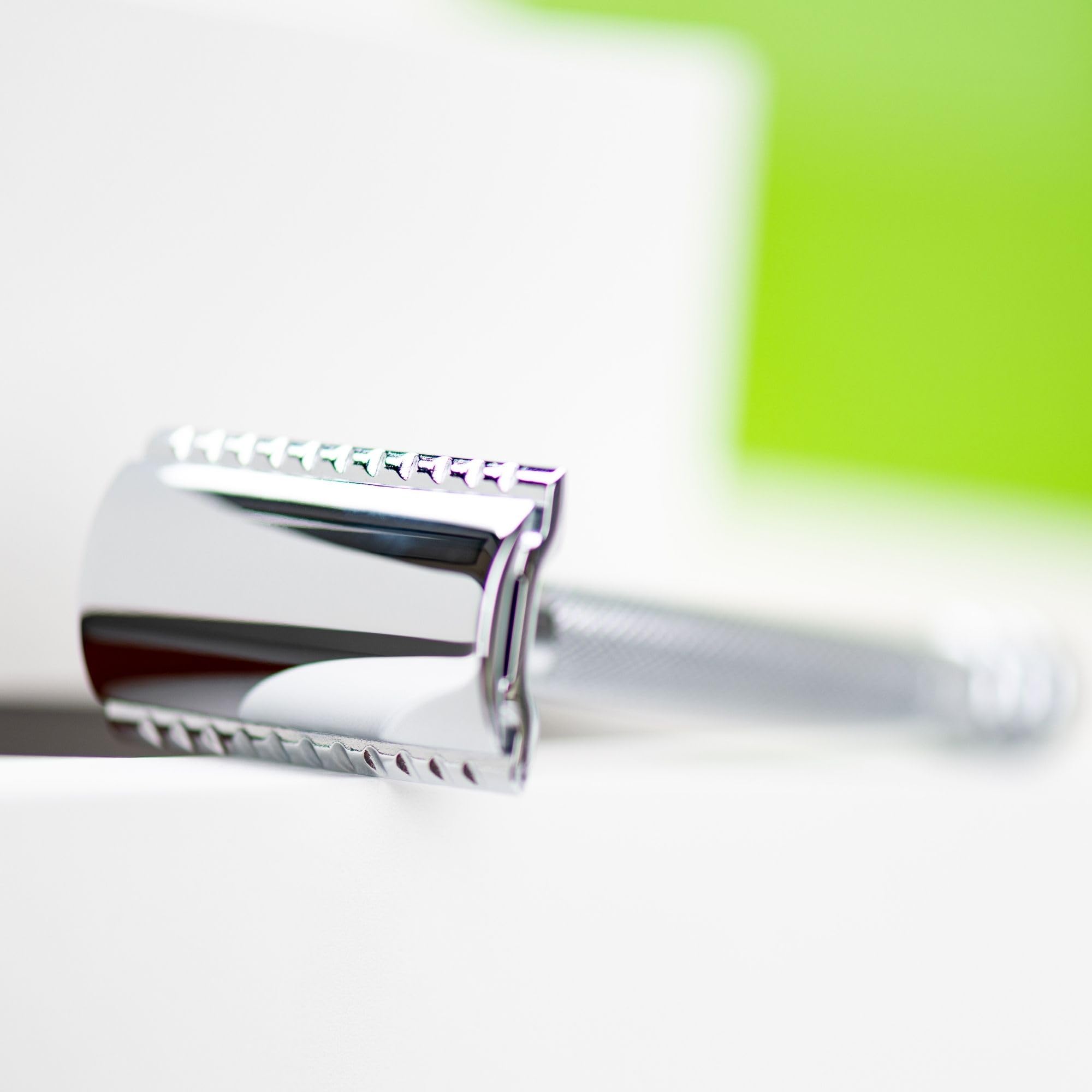MERKUR 23C Rasoio di sicurezza – Finitura cromata lucida, manico lungo, struttura in tre pezzi, pettine chiuso, rasatura tradizionale – Made in Germany