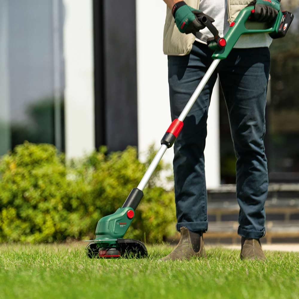 Bosch UNIVERSALGRASSCUT 18V-23-450 P4A 18v akumulatorowa podkaszarka do trawy 230 mm bez baterii