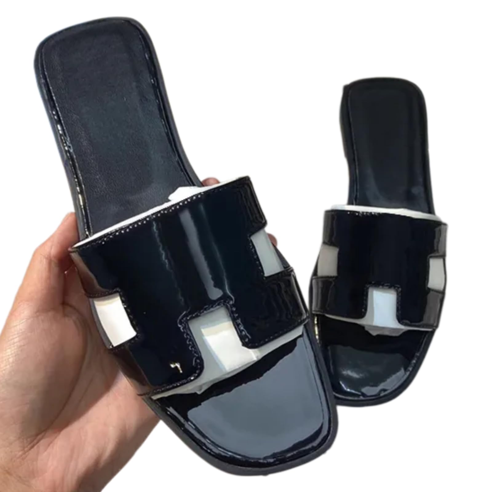 Pantoufles en cuir pour femme avec découpe géométrique et bout carré plat