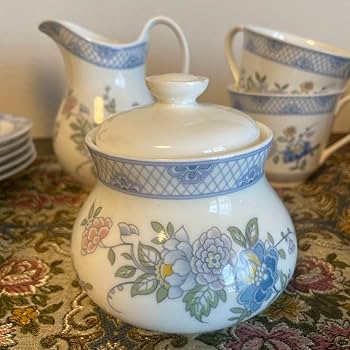 ロイヤルコペンハーゲン、ティーポットとシュガーポット、ミルクポット3点セット ロイヤルコペンハーゲン、ティーポットとシュガーポット、ミルク