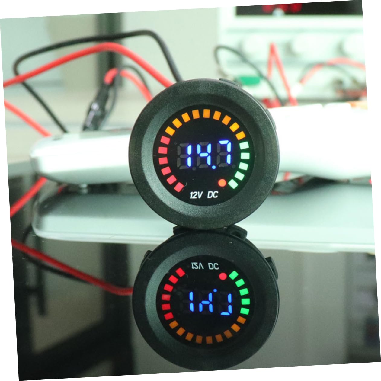 Mobestech 3piezas Voltímetro Digital De Pantalla Color Para Coche y Moto Medidor De Voltaje y Capacidad De Batería Instalación Fácil Compatible Diseño Compacto y Led