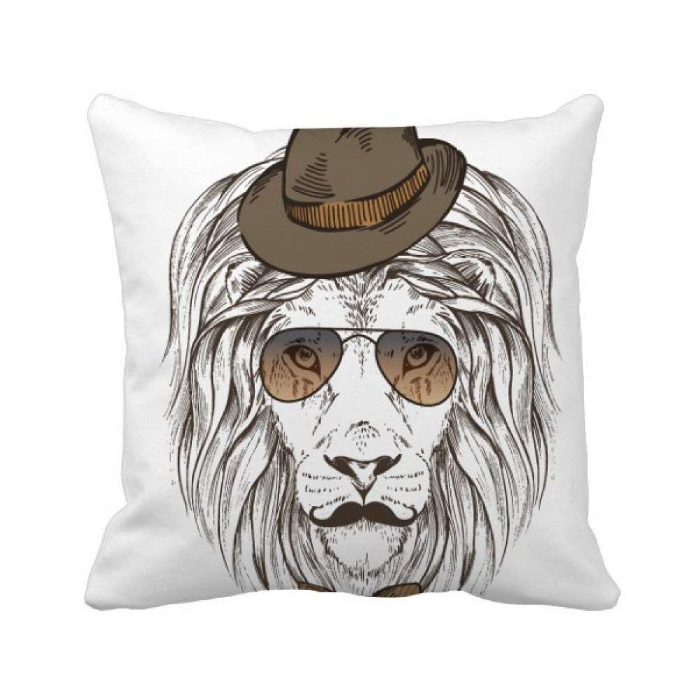 Housse de coussin lion pour rajeunir un canapé usé sans tout changer