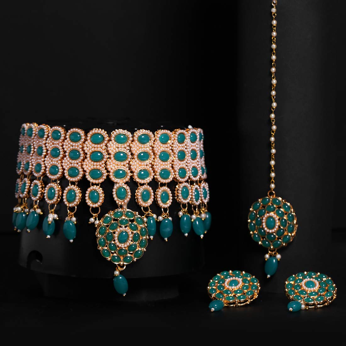 Plated Traditional Emerald Stones Pearl Choker Necklace Set with Drop Earrings