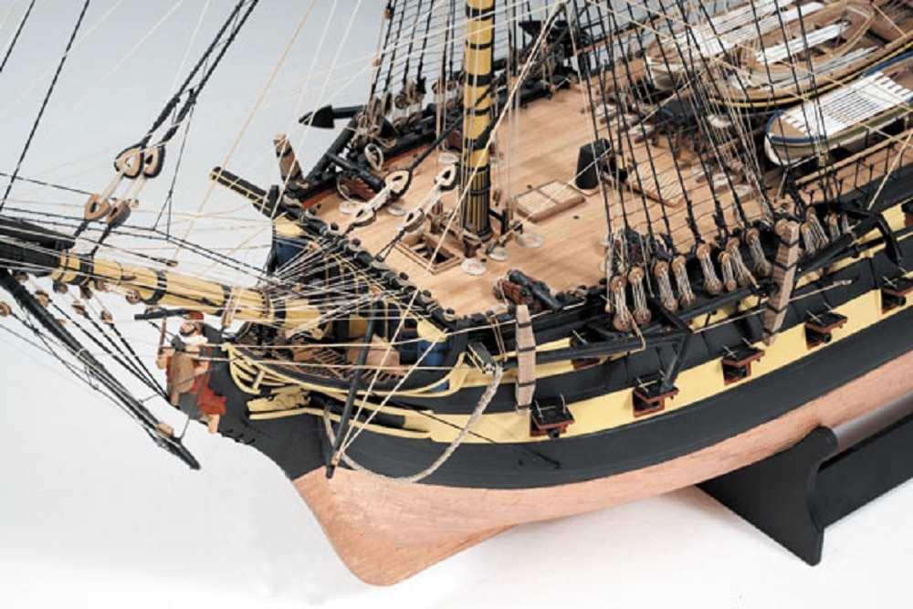 Best Price Square H.M.S. Victory Modellbausatz - Kunststoff - Unisex - Alle Staffeln - Bastelkasten