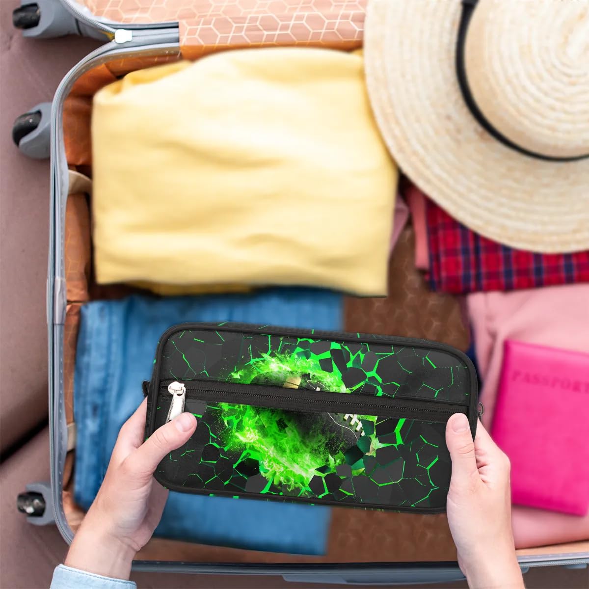 Neceser de viaje para niños y niños, kit impermeable para colgar para hombres, funda de transporte Cool Switch compatible con Nintendo Switch y consola OLED New Switch, verde (Green Football),
