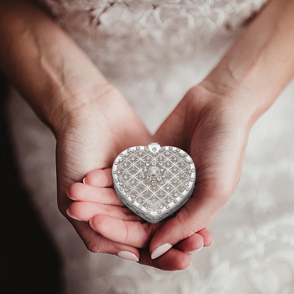 ORIGACH Juego de Moneda de Arras de Boda de Plata, Arras de Boda Cristiana, Caja en Forma de Corazón con 13 Monedas de Jesús y Bandeja en Relieve, Accesorios de Boda para la Ceremonia