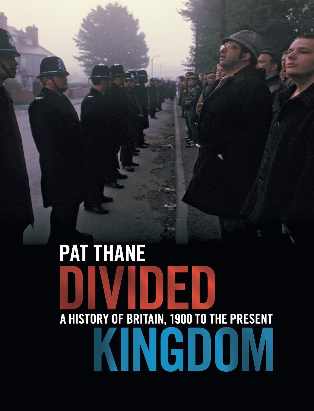 Divided Kingdom: A History of Britain, 1900 to the Present By P .9781107040915