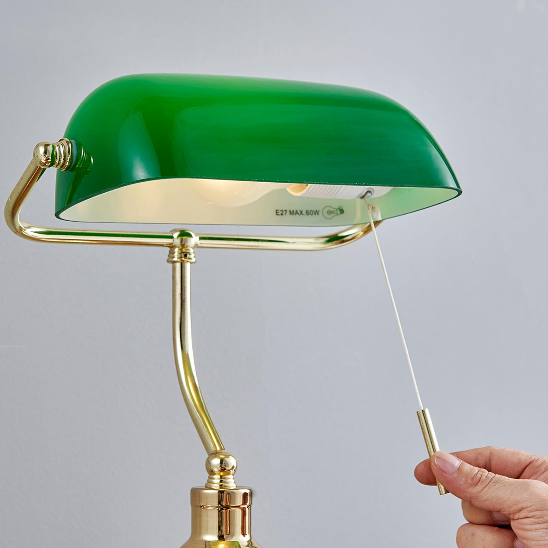 Lindby Bankerlampe grün messing poliert, Retro Schreibtischlampe Bürolampe mit Zugschalter Tischlampe 1 flammig E27 Fassung max. 60W ohne Leuchtmittel