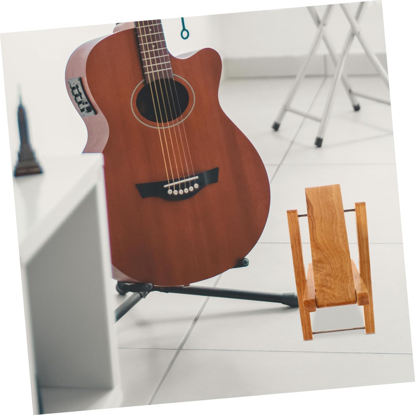Levemolo Solid Wood Guitar Footstool Adjustable Height Classical Guitar Stool Leg Rest Rack for Musicians