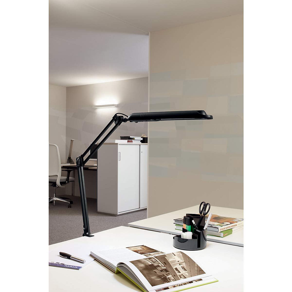 MAUL LED Tischlampe silber MAULatlantic Klemmfuß flexibler Doppelarm | tageslichtweißes Arbeitslicht, flexibel ausrichtbarer Kopf, platzsparende Tischklemme, GS-geprüft, wechselbare Lichtquelle