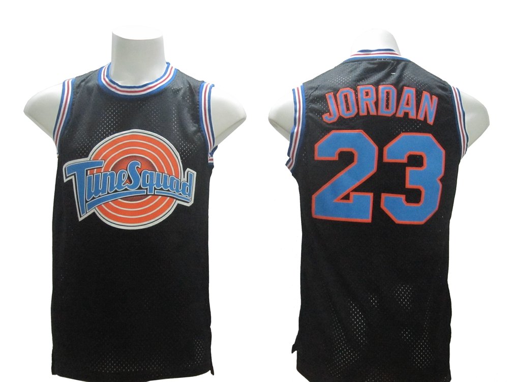 Space Jam 2 in uscita oggi: dalla canotta al controller Xbox, tutti i gadget