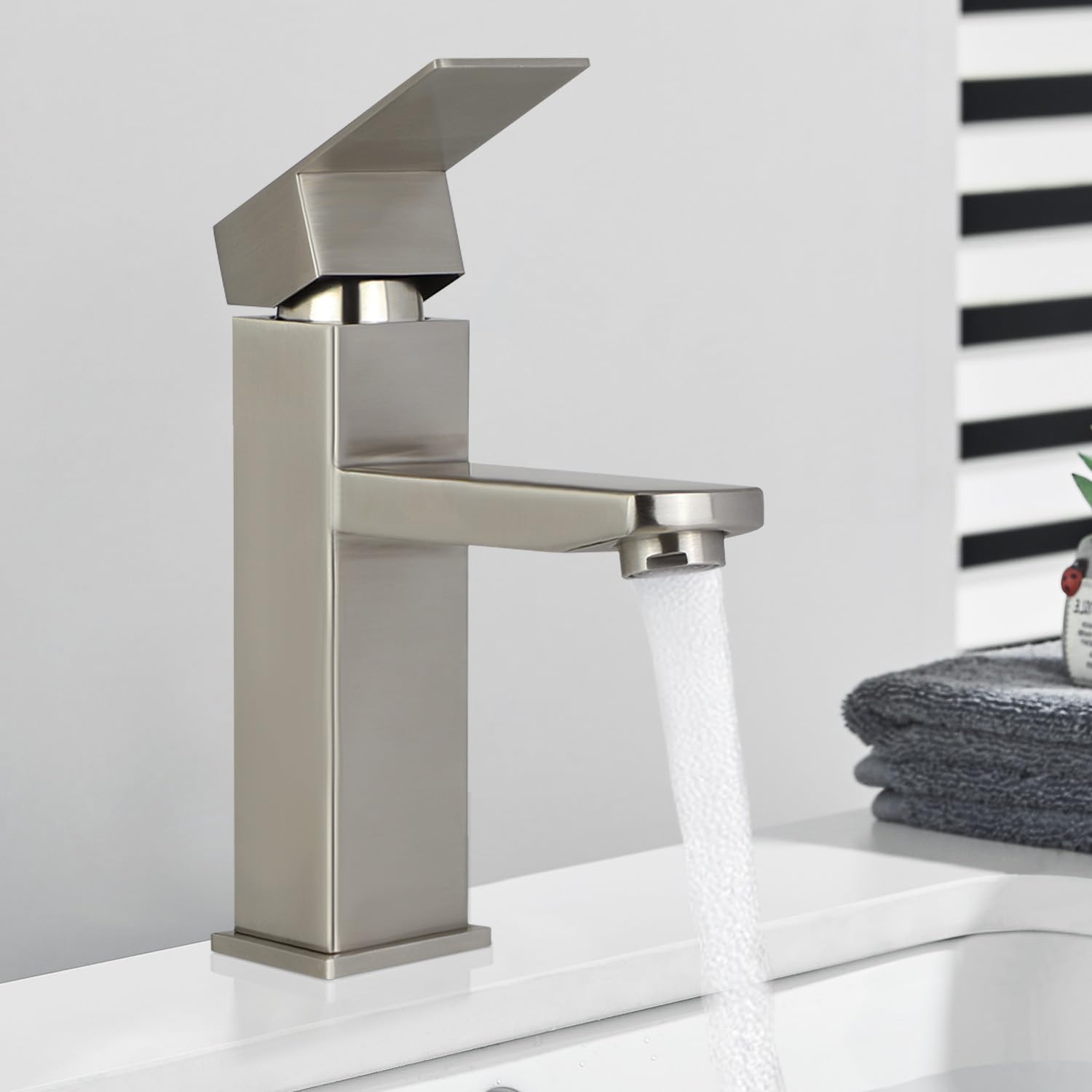 Robinet de lavabo réglable chaud et froid en acier inoxydable pour mitigeur de salle de bain