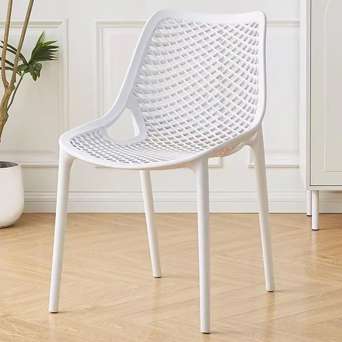 Chaise à bretelles blanche pour repas en terrasse et camping en famille