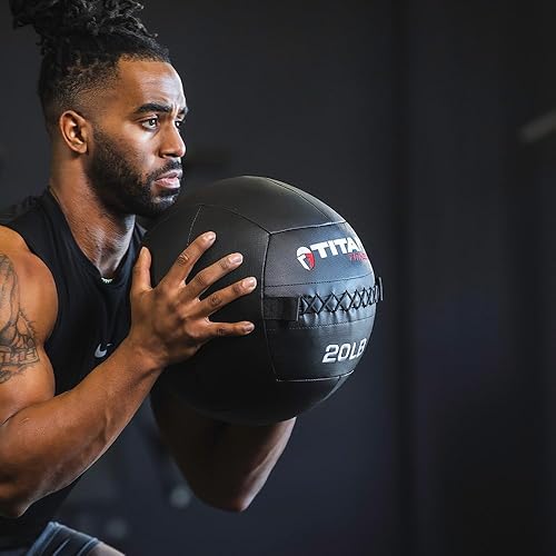 Miniatura 4 de Titan Fitness Bola de pared compuesta de 25 libras, laminado de policompuesto suave, textura cruzada, agarre antideslizante, costuras apretadas,