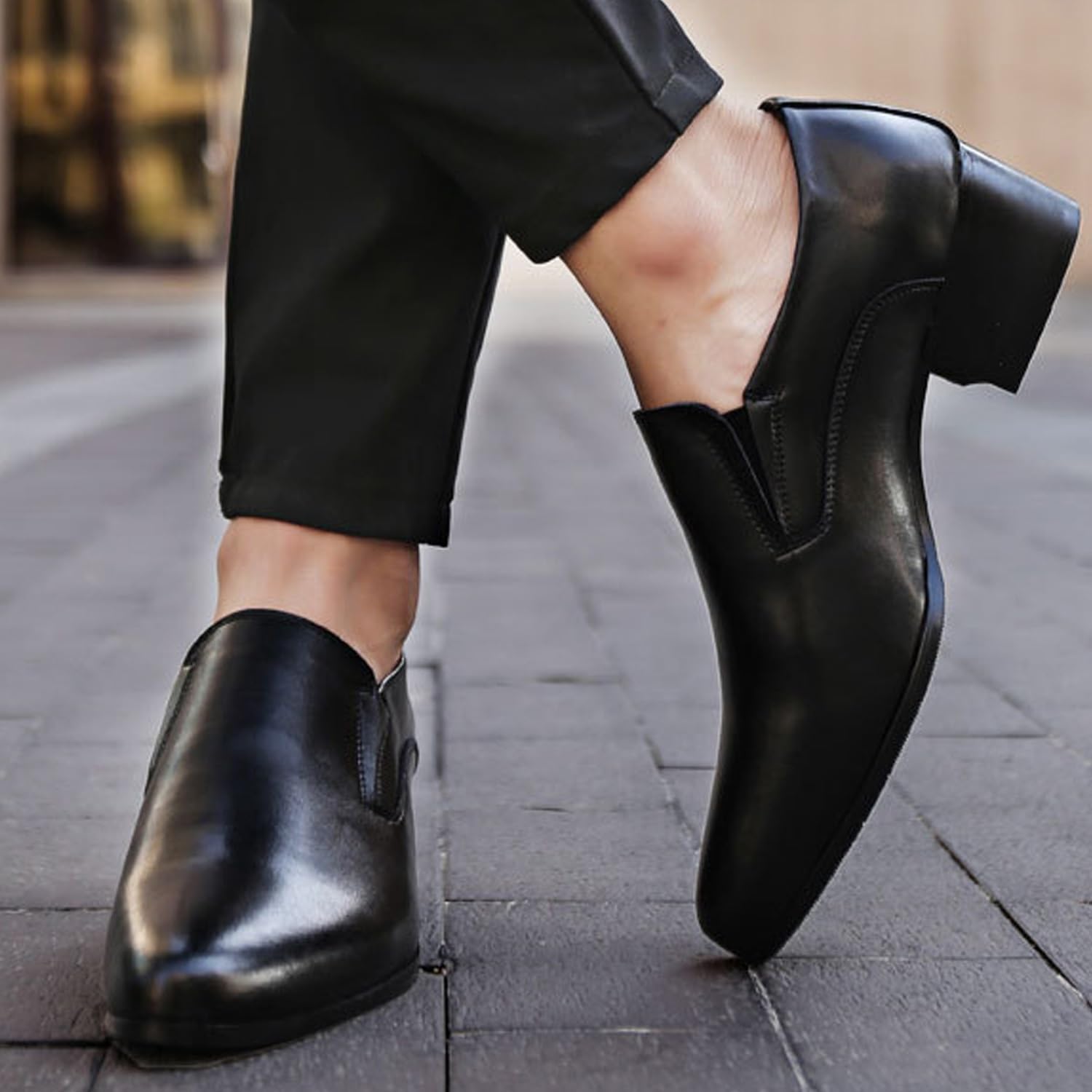 Zapatos de vestir de piel sin cordones for hombre, con alza de 6 cm, punta puntiaguda y tacón grueso, ideales for negocios, bodas y ocasiones formales.
