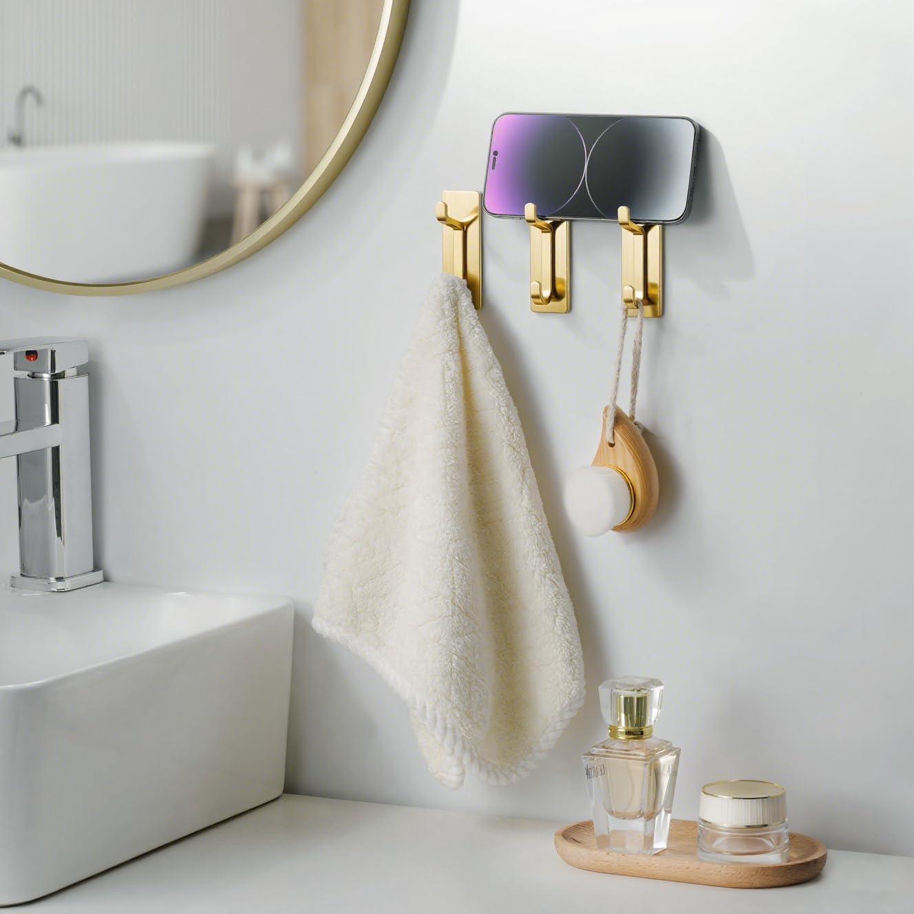 Josmimic Toallero sin taladro: ganchos adhesivos extra fuertes de 6 kg, ganchos de pared autoadhesivos para baños, ganchos para toallas y abrigos, juego de 4, dorado