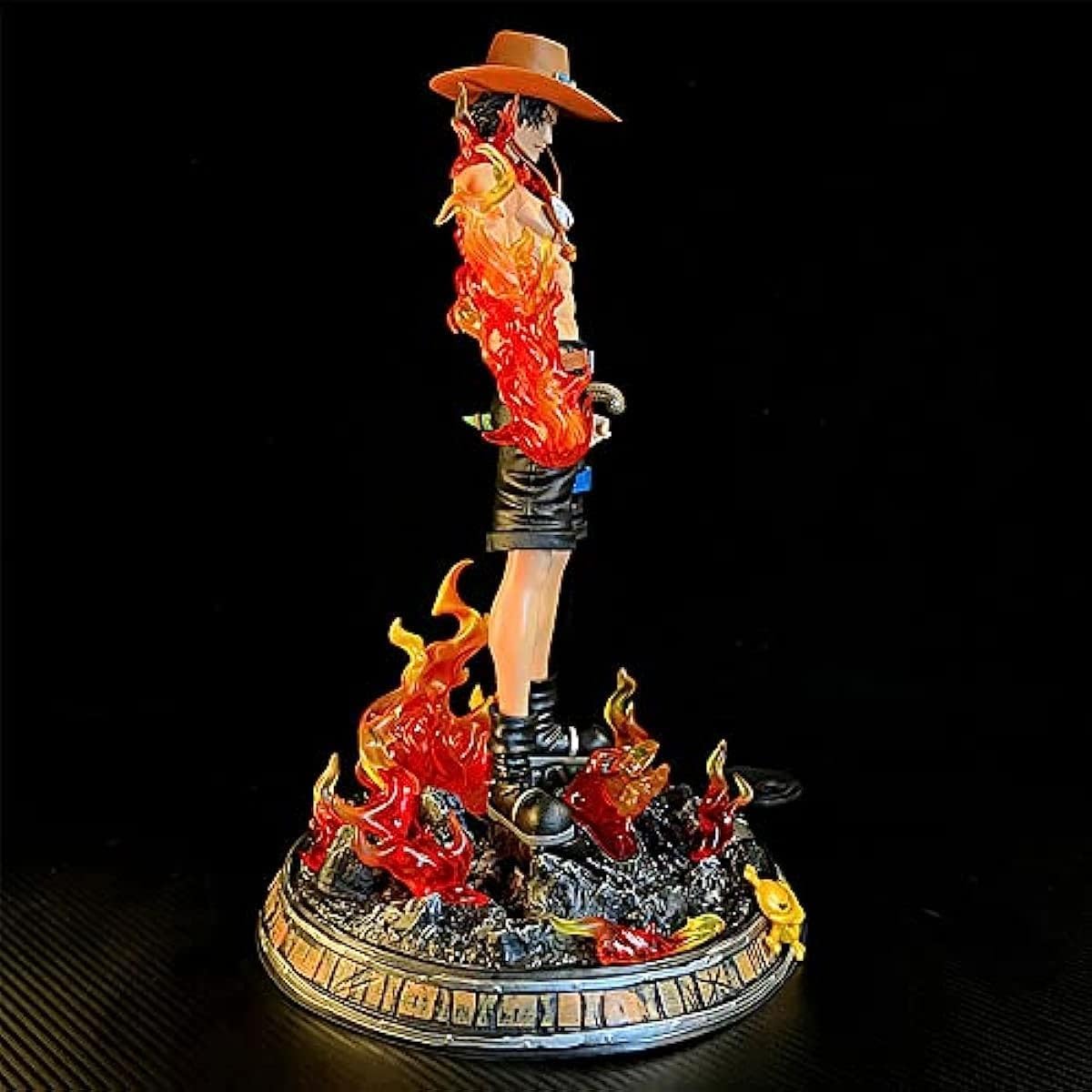 Amazon | 41cm ワンピースファイヤーフィストレースアニメスタチュー  