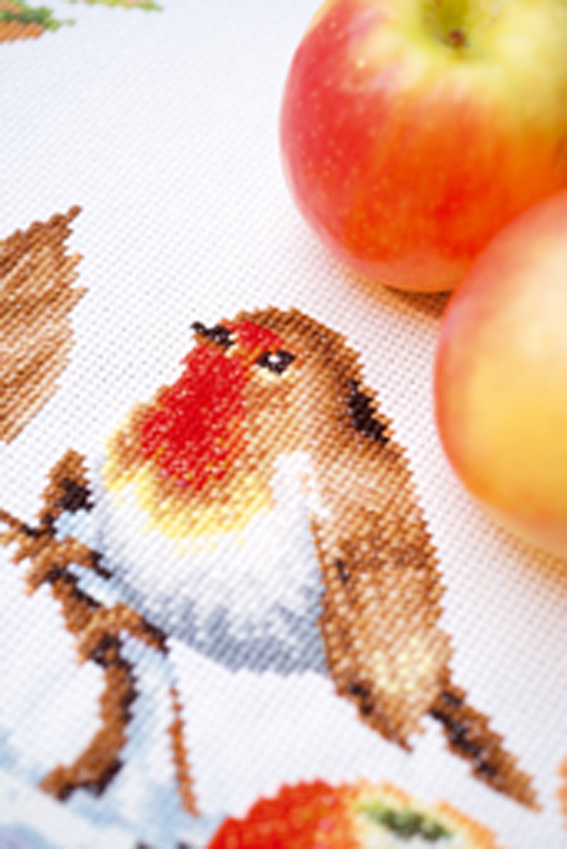 Vervaco De Point De Croix Compté Chemin De Table ROUGE-GORGE AVEC POMMES Broderie Kit Complet Adulte Loisir Créatif Maison Decoration Manuelle Table Cadeou DIY ca. 32 x 84 cmCross Stitch