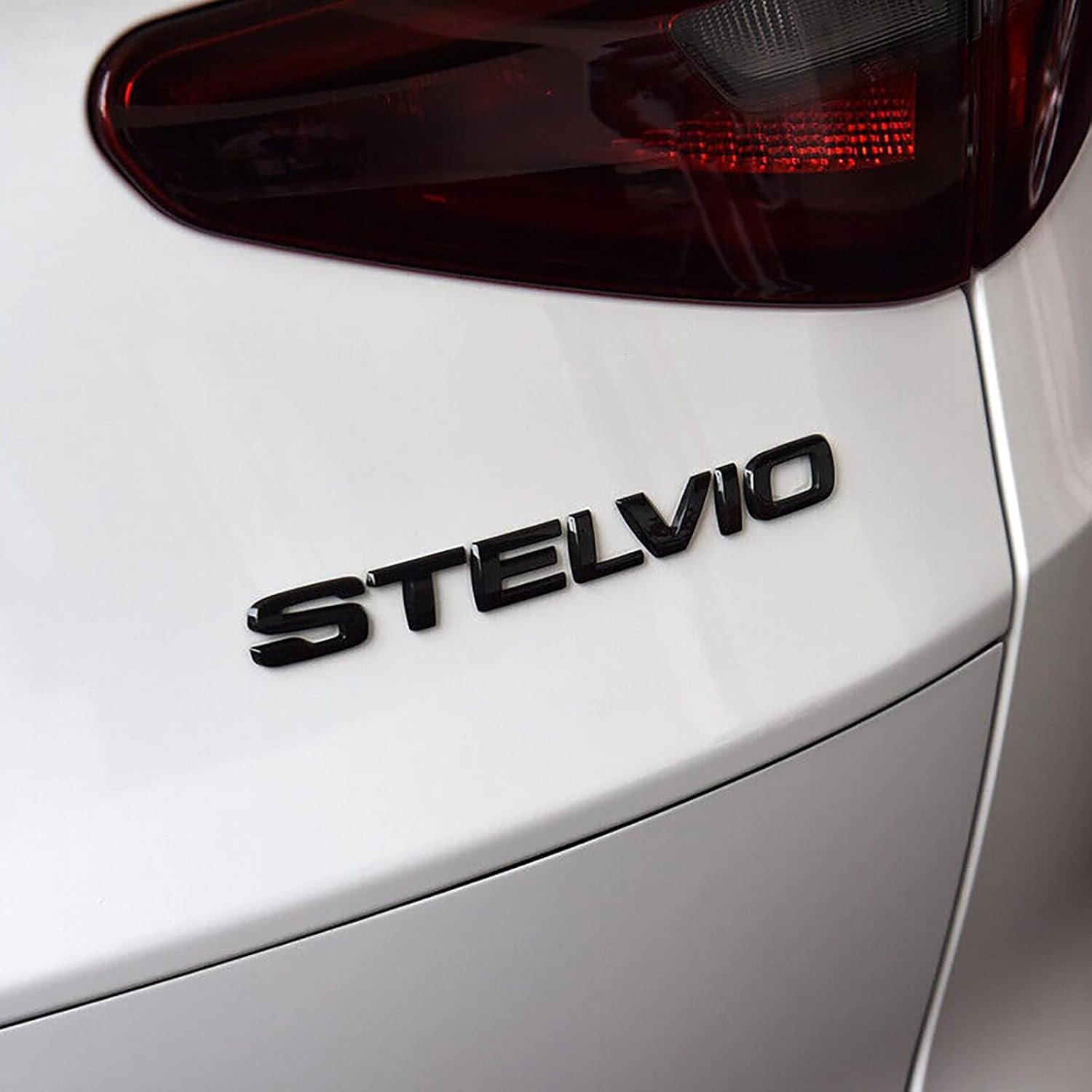 Grace's Tech Scritta 3D baule in metallo Stelvio Q4 logo base nero, Compatibile con Alfa Romeo Stemma adesivo scritta portellone sportivo Stelvio Stelvio accessori Stelvio (Q4+STELVIO nero)