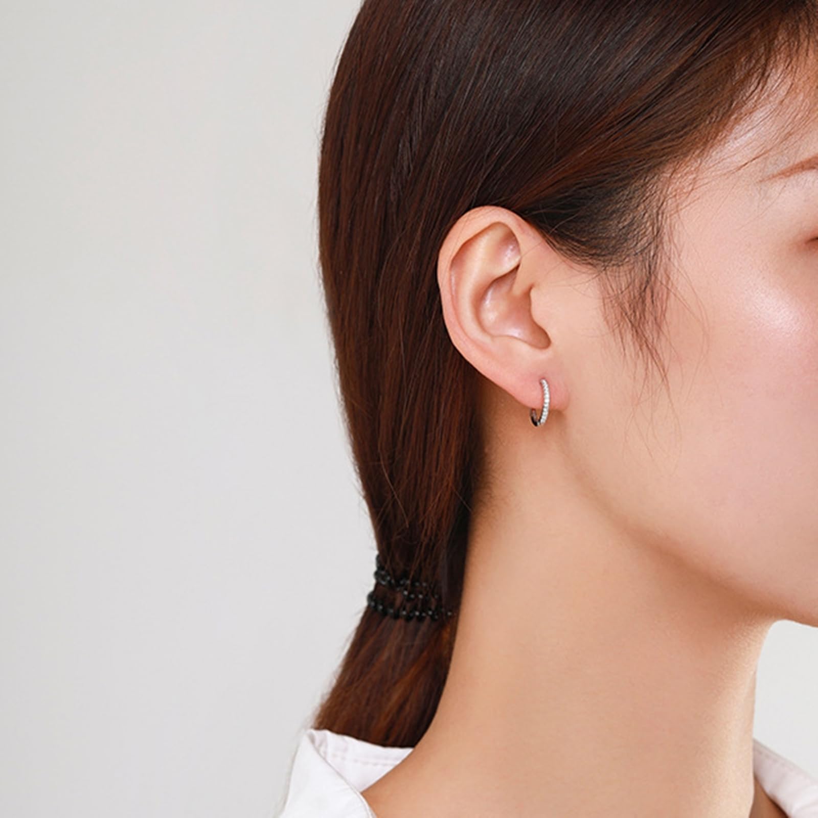Pendientes delicados para mujer, moissanita blanca, aretes de aro dorados para ella, redondos simples
