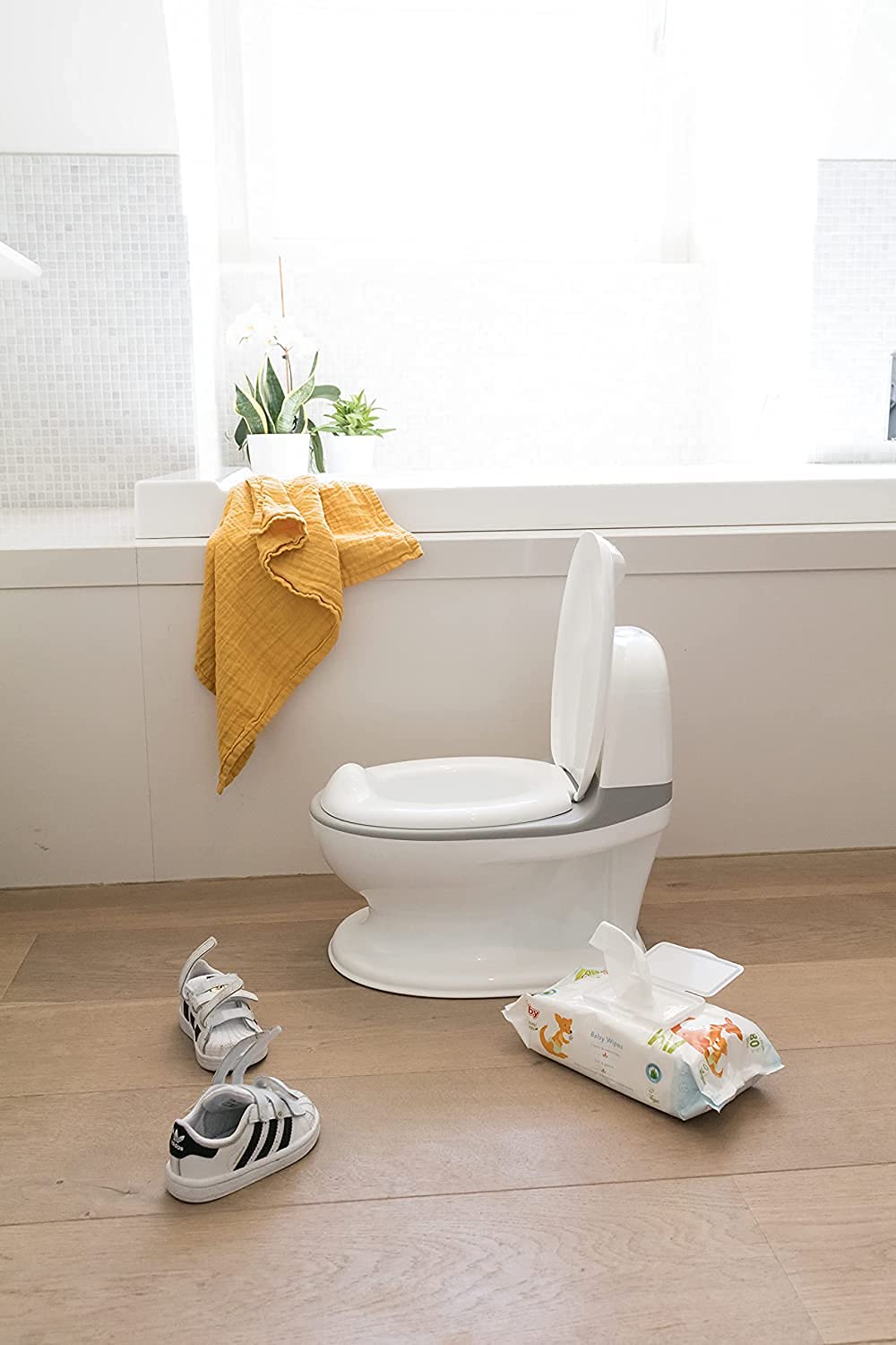 Nuby Dr. Talbot's - My Real Potty - Kinder Töpfchen mit Spülgeräusch - Toilettentrainer für Kinder - mit echtem Sound und Batterien sind im Lieferumfang enthalten - Toilette Grau und Weiß - 18+ Monate